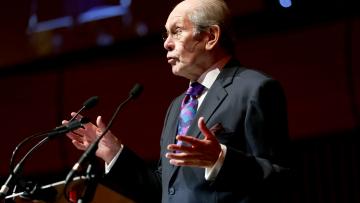 Frank Renton conducting