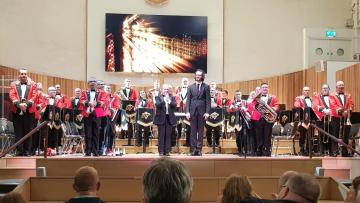 Borris Oppliger conducting Foden's Band