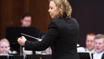Katrina Marzella-Wheeler conducting Eikanger Bjorksvik band