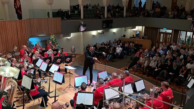 Boris Oppliger conducting Foden's